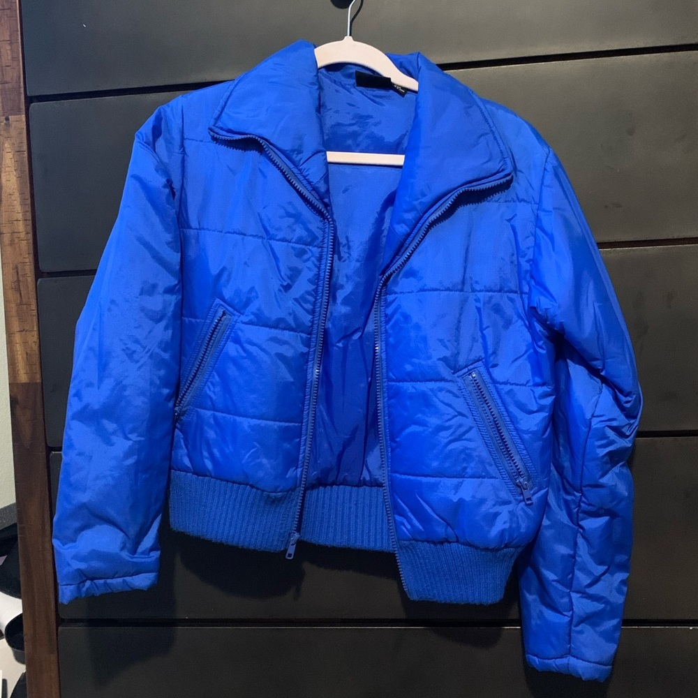 Electric blue puffer